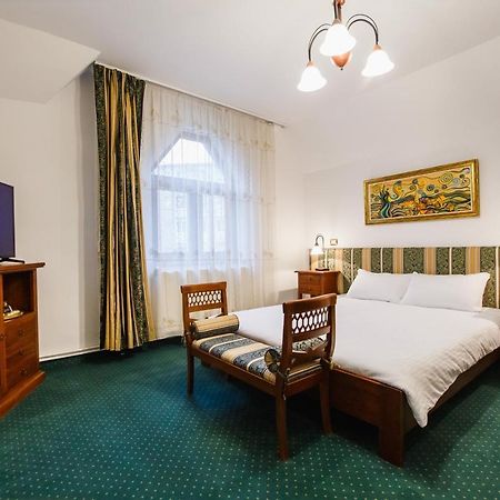 Casa 3 Guesthouse Орадя Экстерьер фото
