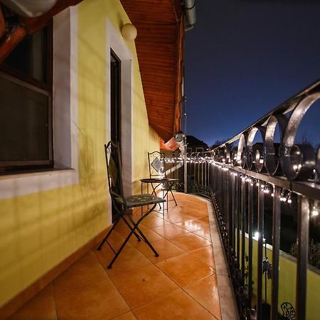 Casa 3 Guesthouse Орадя Экстерьер фото