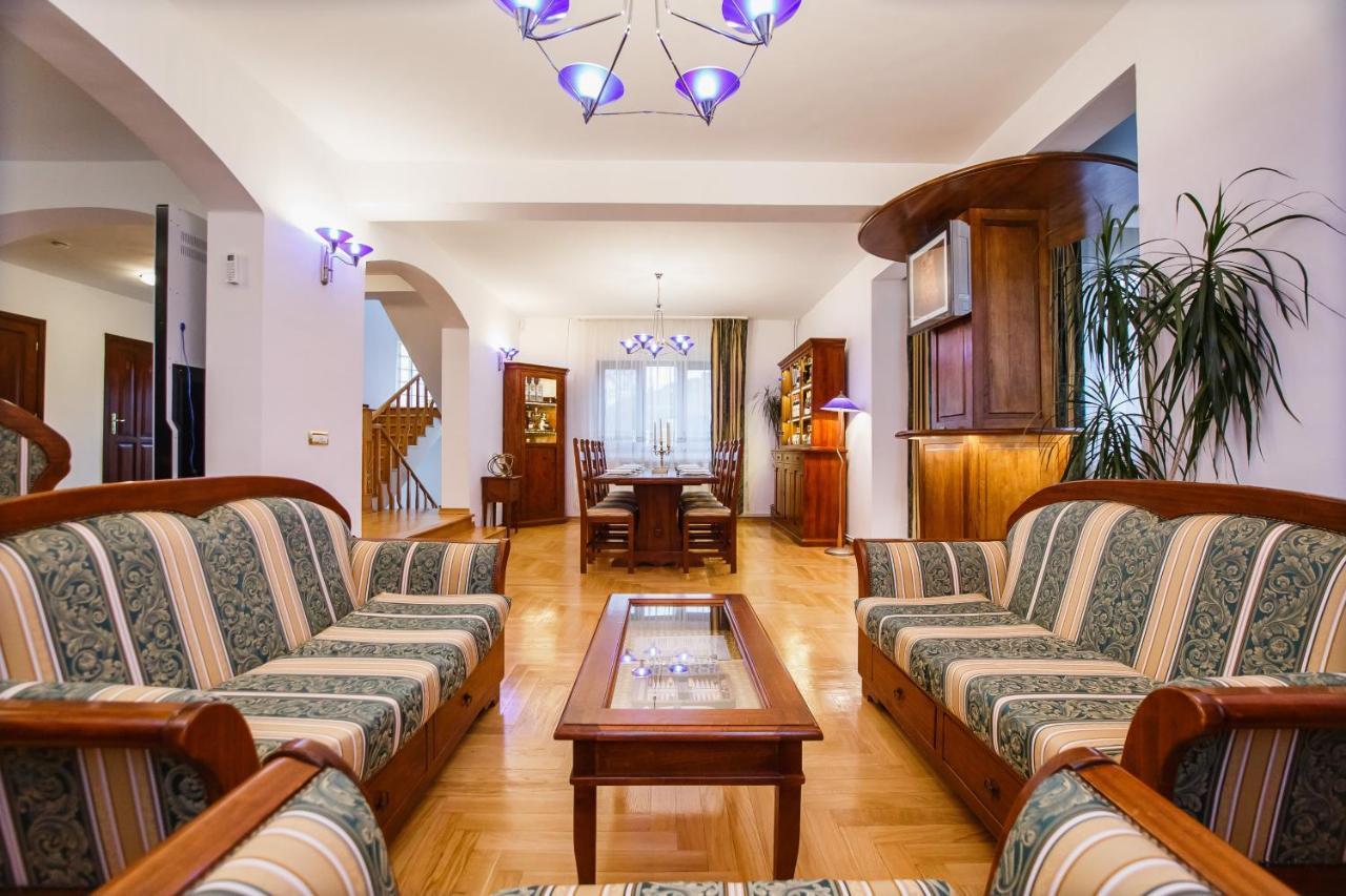 Casa 3 Guesthouse Орадя Экстерьер фото