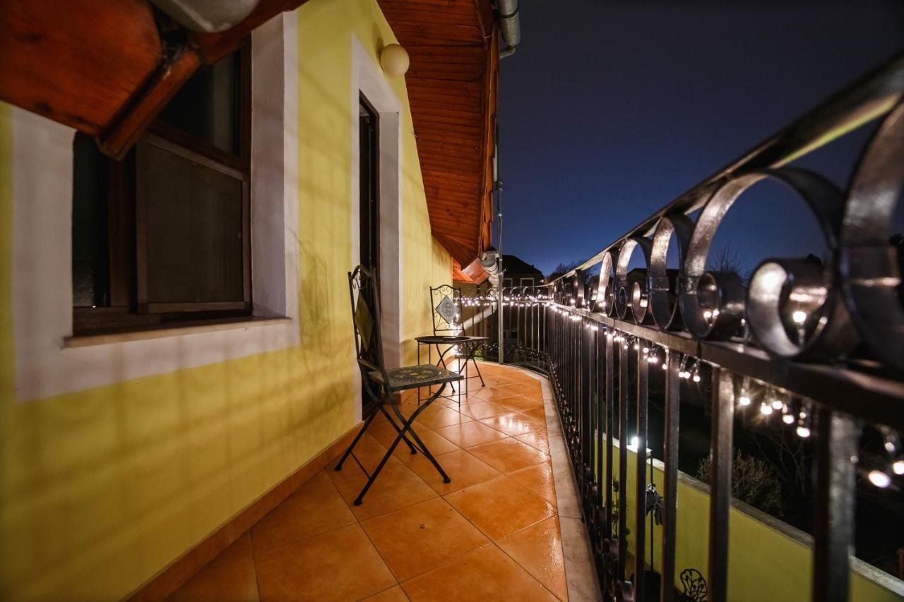 Casa 3 Guesthouse Орадя Экстерьер фото
