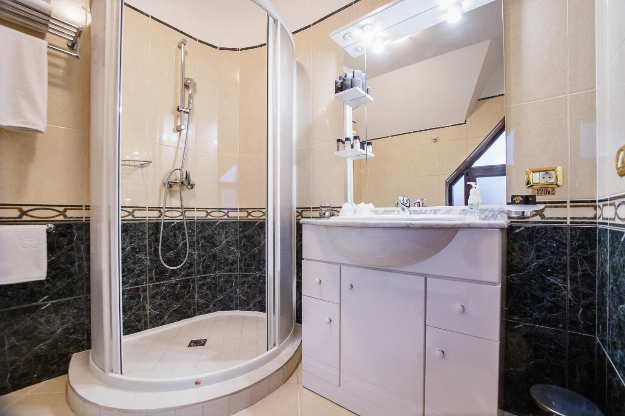 Casa 3 Guesthouse Орадя Экстерьер фото