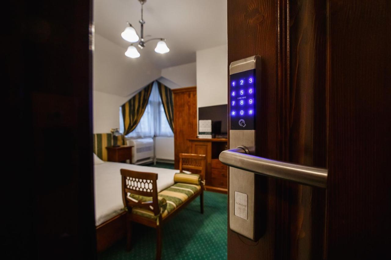 Casa 3 Guesthouse Орадя Экстерьер фото