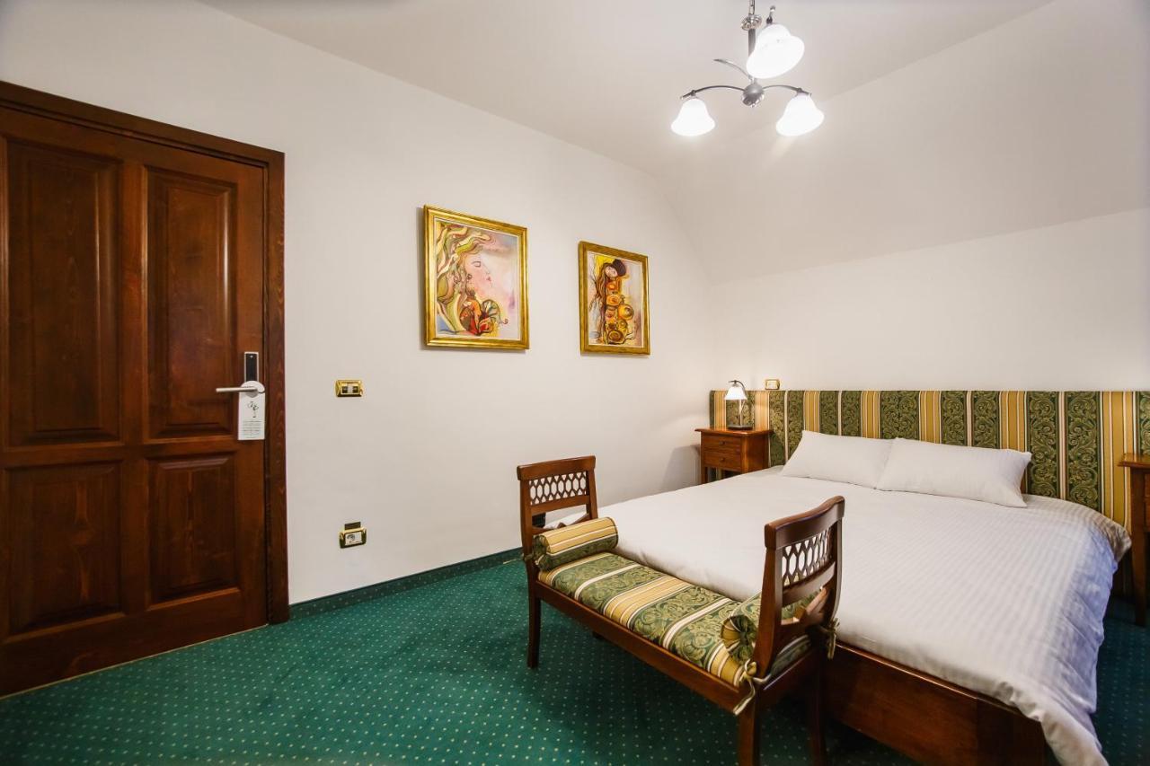 Casa 3 Guesthouse Орадя Экстерьер фото
