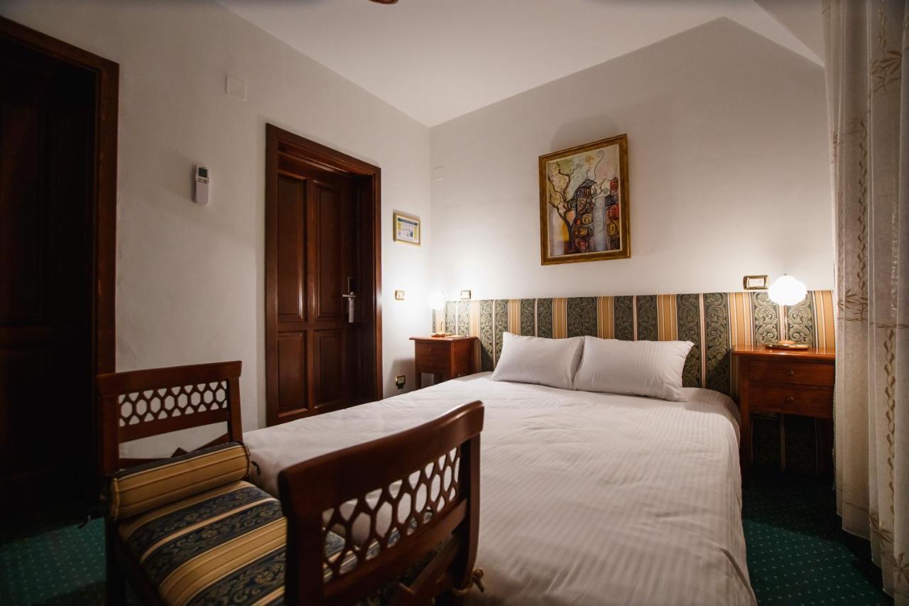 Casa 3 Guesthouse Орадя Экстерьер фото