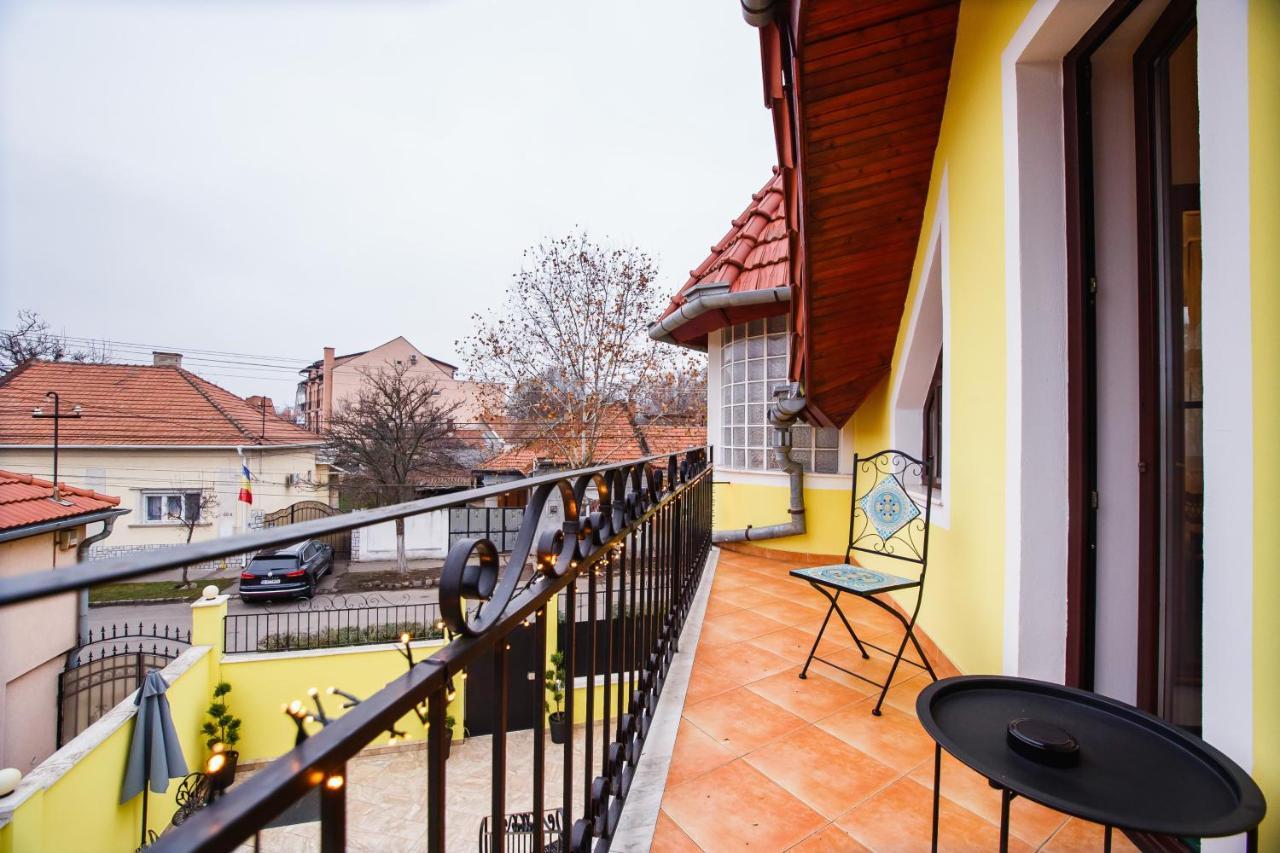 Casa 3 Guesthouse Орадя Экстерьер фото