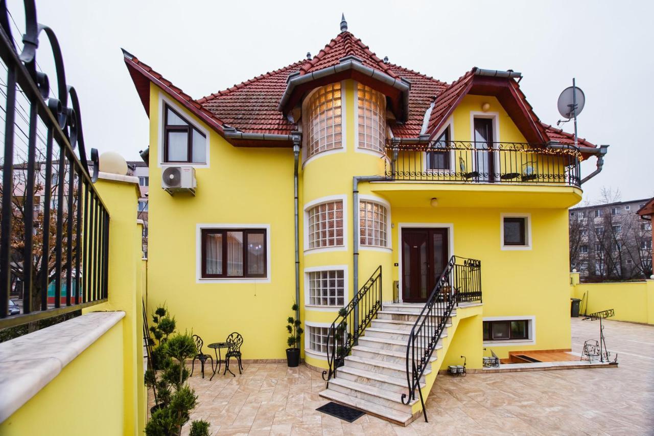 Casa 3 Guesthouse Орадя Экстерьер фото