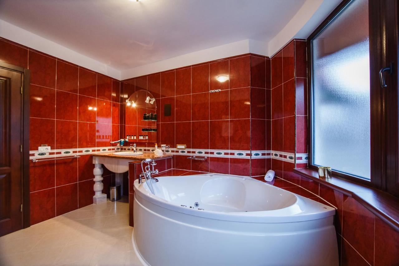 Casa 3 Guesthouse Орадя Экстерьер фото