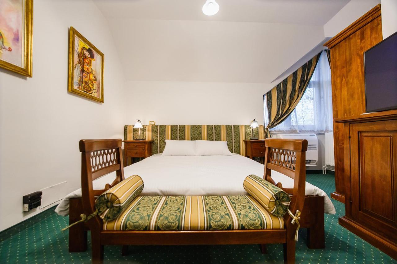 Casa 3 Guesthouse Орадя Экстерьер фото