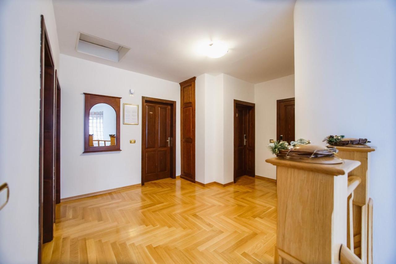 Casa 3 Guesthouse Орадя Экстерьер фото