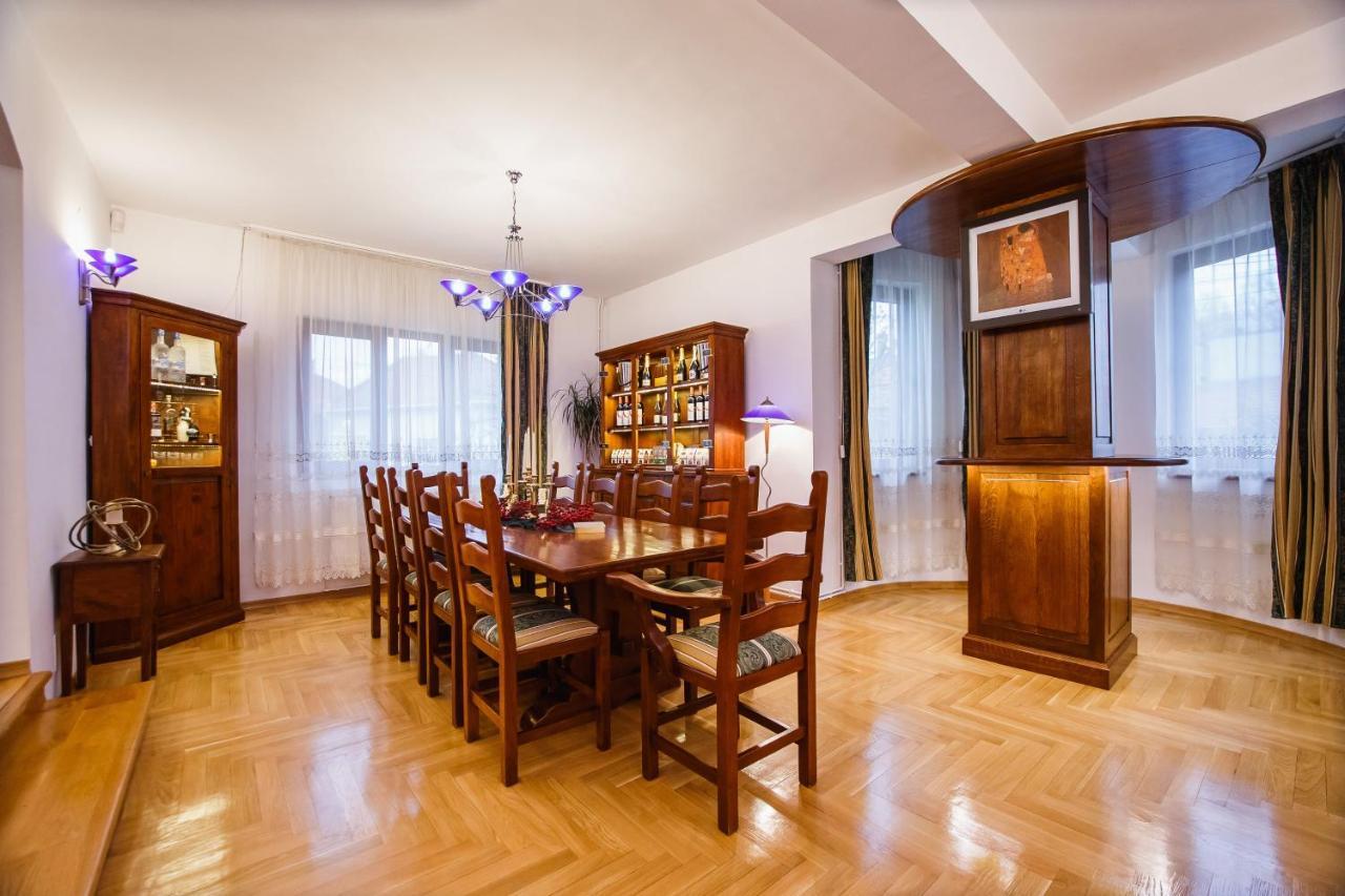 Casa 3 Guesthouse Орадя Экстерьер фото
