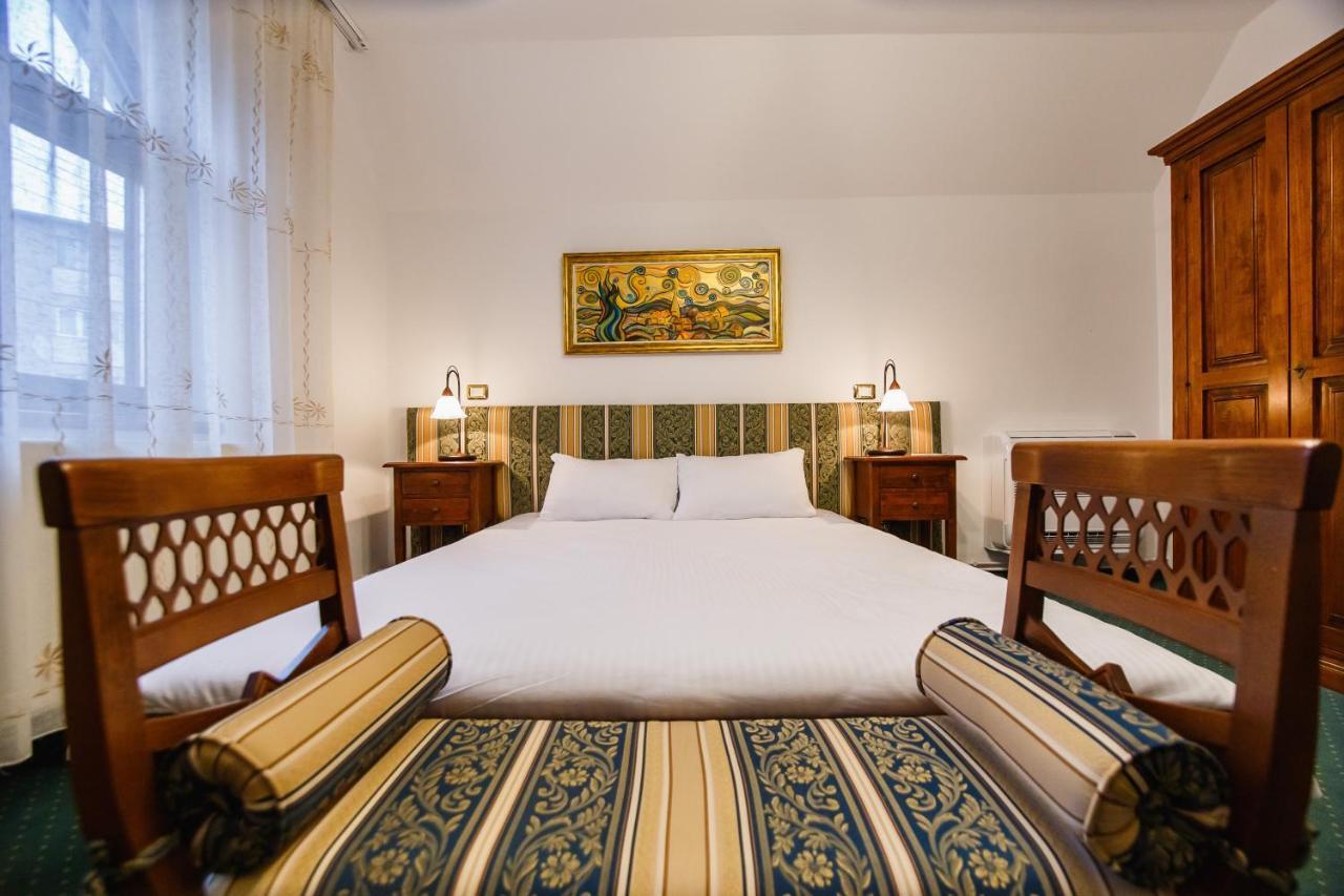 Casa 3 Guesthouse Орадя Экстерьер фото