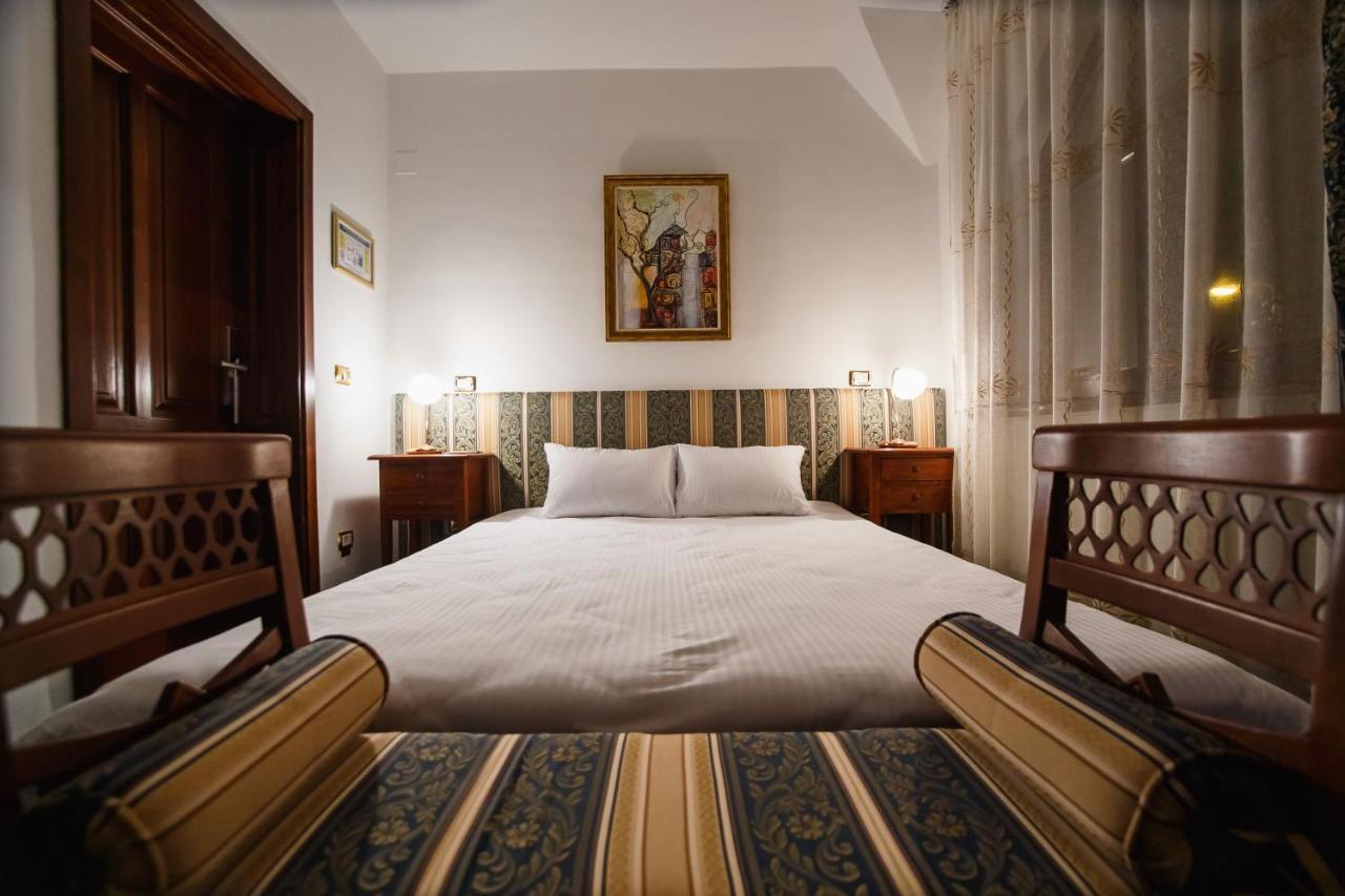 Casa 3 Guesthouse Орадя Экстерьер фото