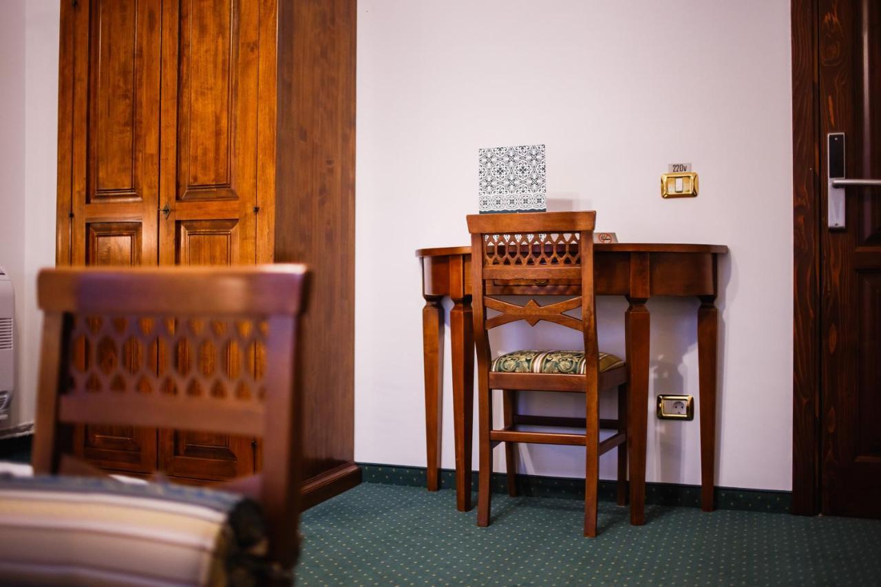 Casa 3 Guesthouse Орадя Экстерьер фото