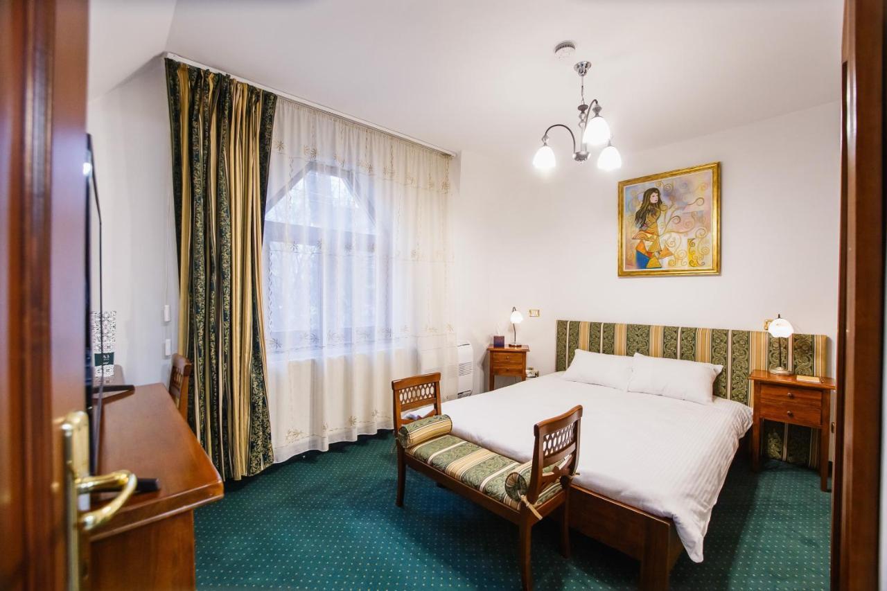 Casa 3 Guesthouse Орадя Экстерьер фото