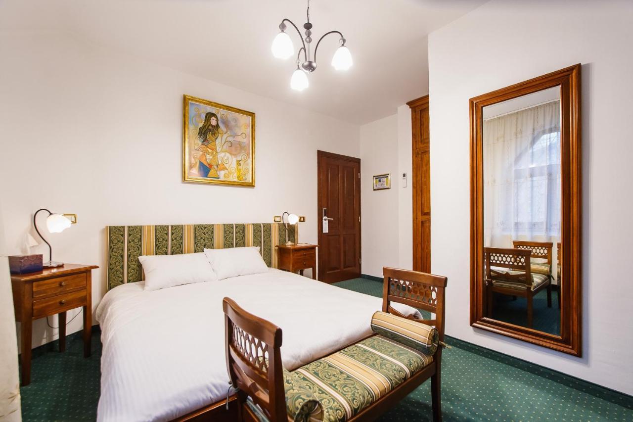 Casa 3 Guesthouse Орадя Экстерьер фото